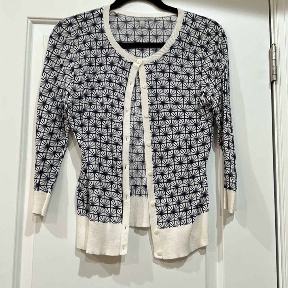Halogen White w/ Navy Geometric Pattern Cardigan Sweater Size Small.